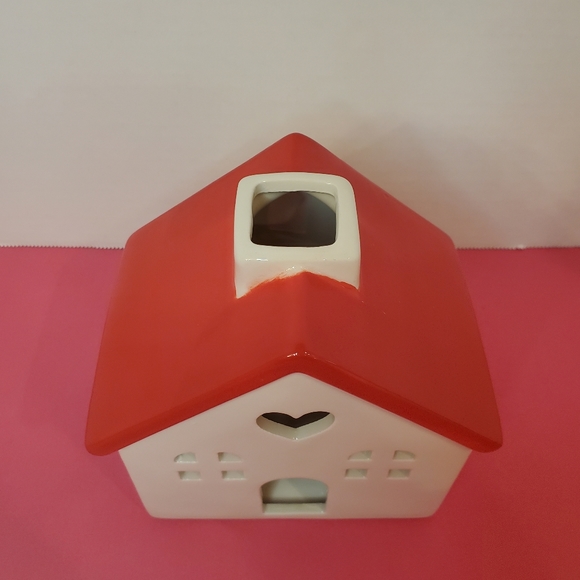 Target Spritz Valentines Day Red Ceramic Love House 2023 NEW - Picture 3 of 4